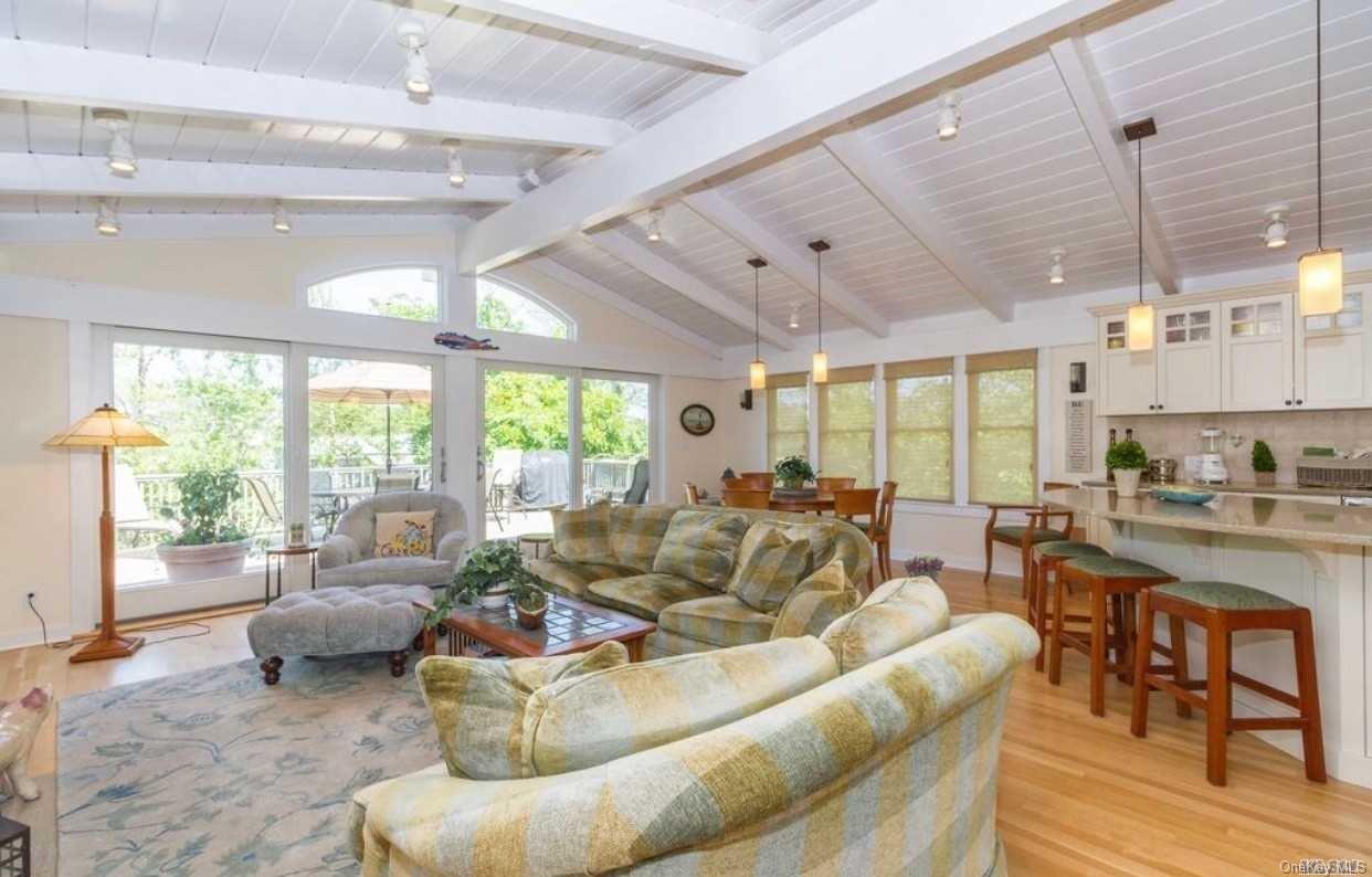 207 Wilmot Road Property Photo 4