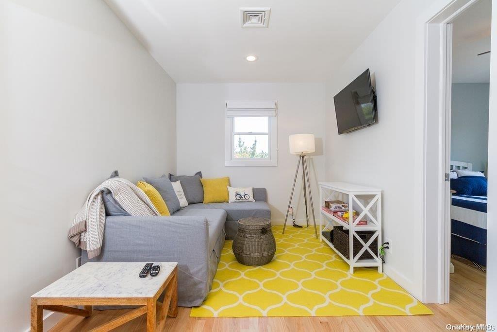 109 Bungalow Walk Property Photo 8