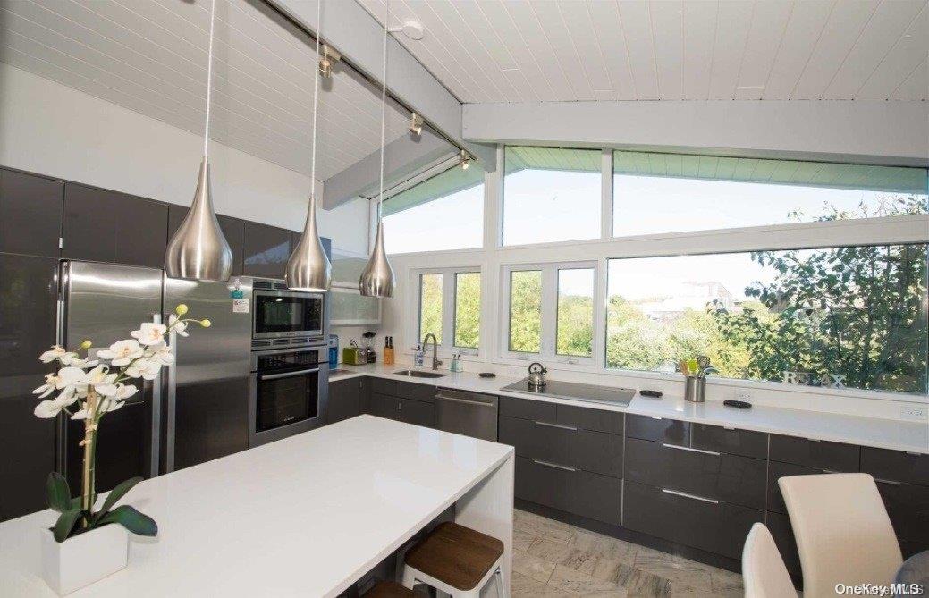 170 Clipper Property Photo 3