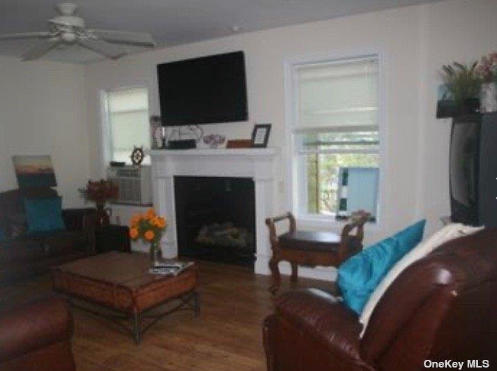 201 Cottage Walk Property Photo 3