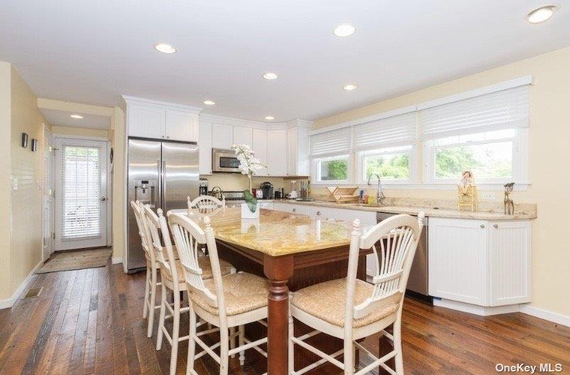 748 Ocean Breeze Walk Property Photo 2