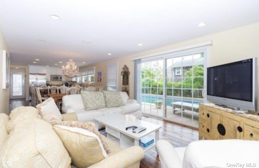 748 Ocean Breeze Walk Property Photo 3