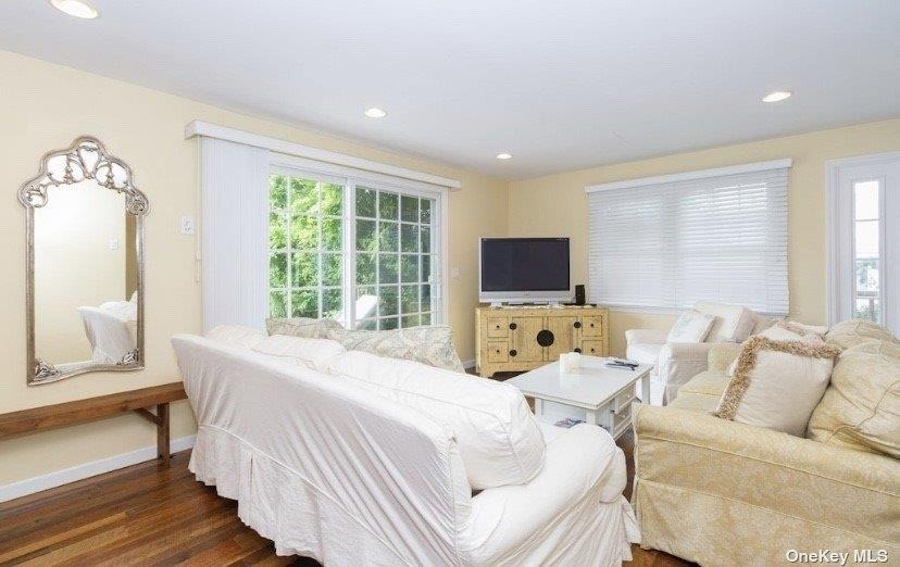 748 Ocean Breeze Walk Property Photo 4
