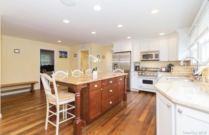 748 Ocean Breeze Walk Property Photo 7