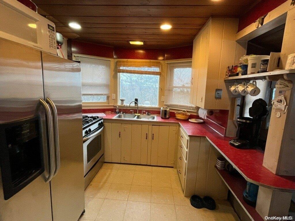 7 E End Walk Property Photo 4