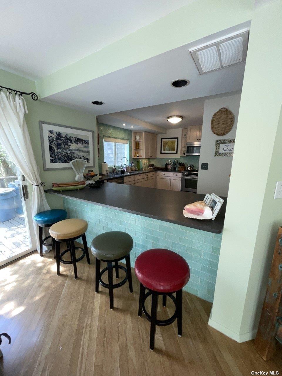 275 Wilmot Road Property Photo 6