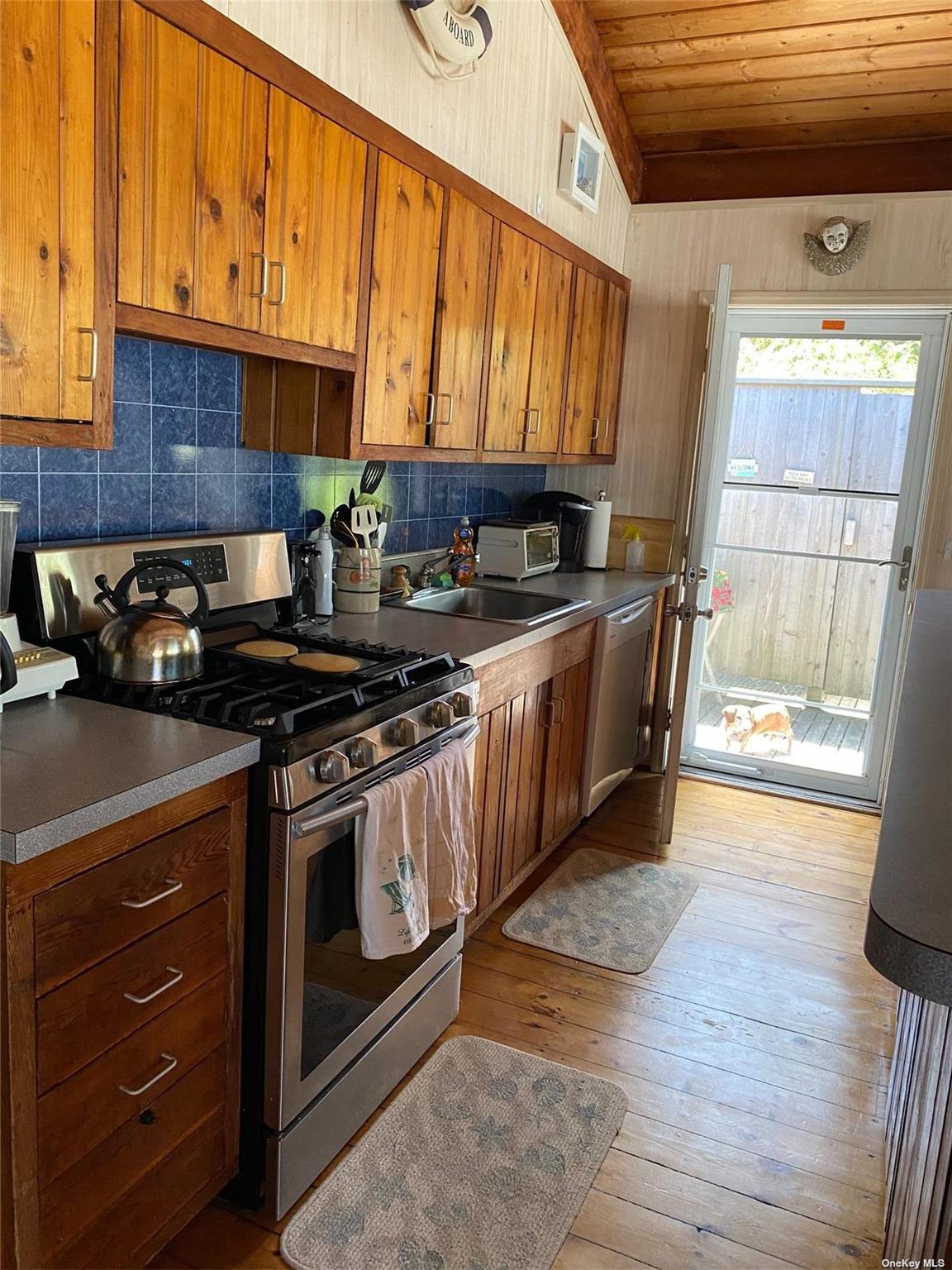 11 Seneca Street Property Photo 4
