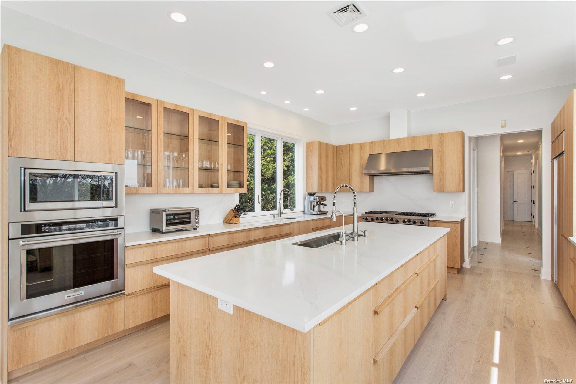 157 Dune Road Property Photo 10