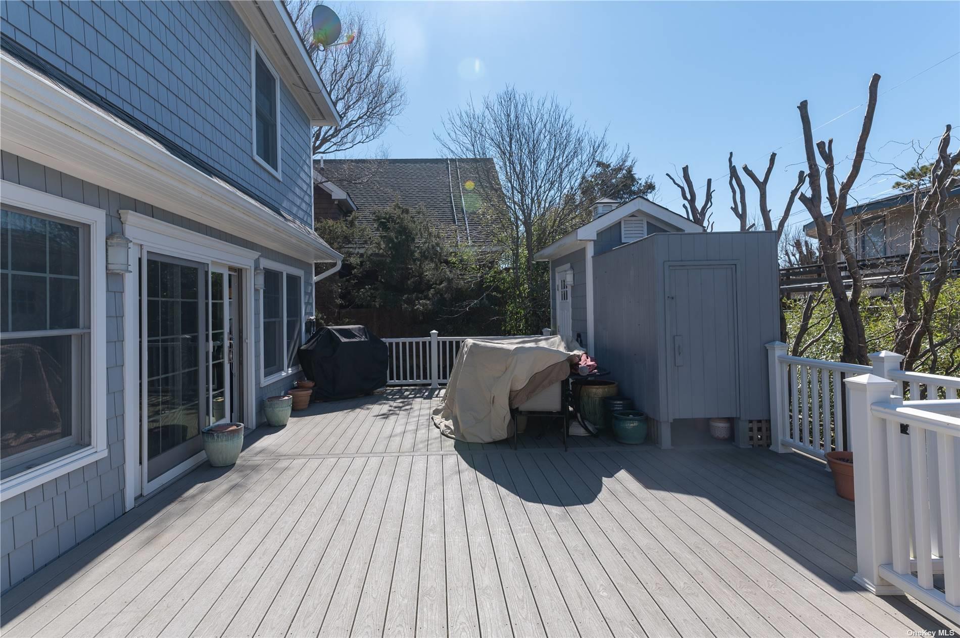 672 Ocean Breeze Property Photo 2