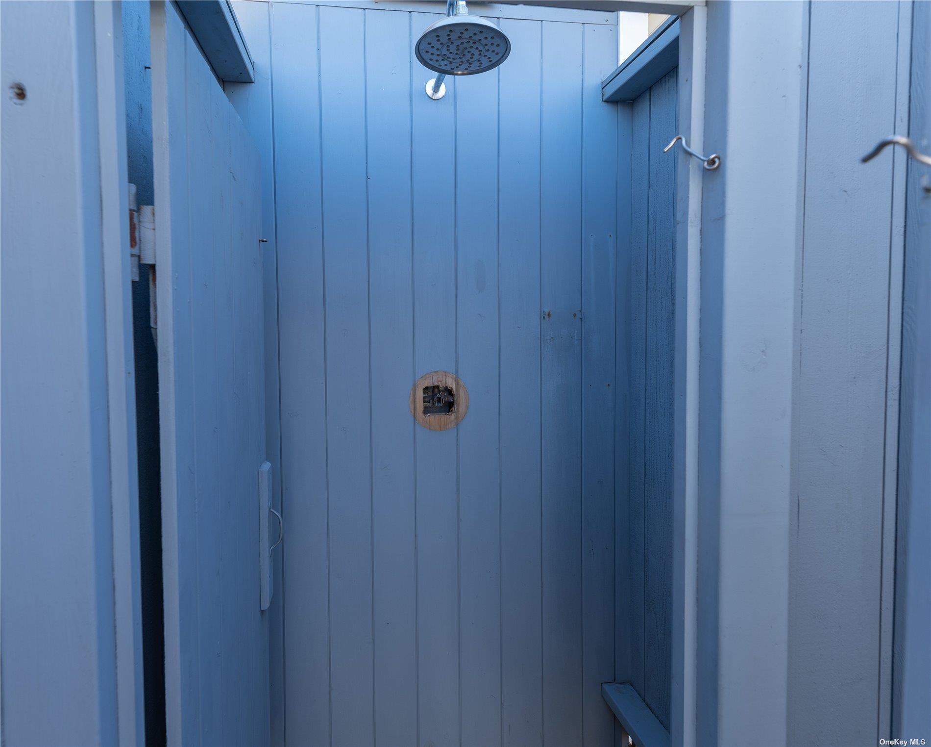 672 Ocean Breeze Property Photo 3