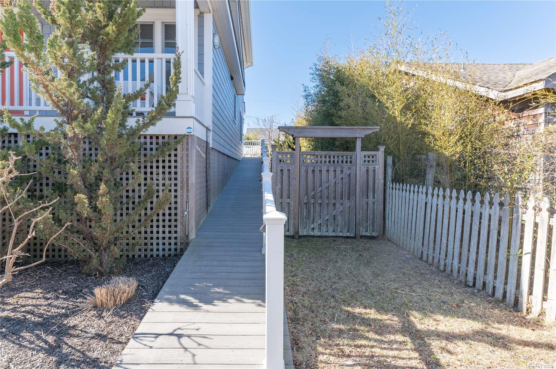 672 Ocean Breeze Property Photo 5