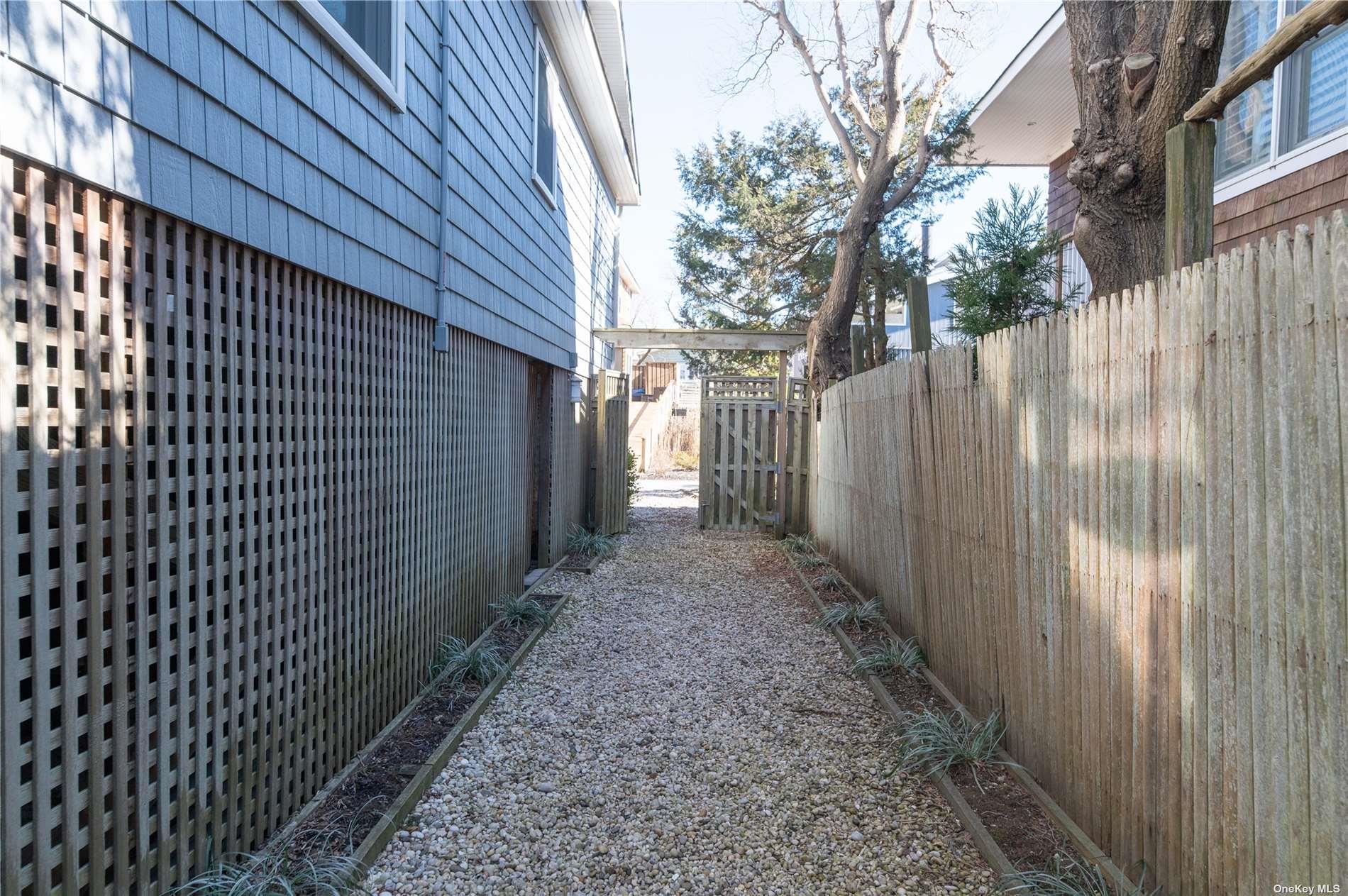 672 Ocean Breeze Property Photo 6