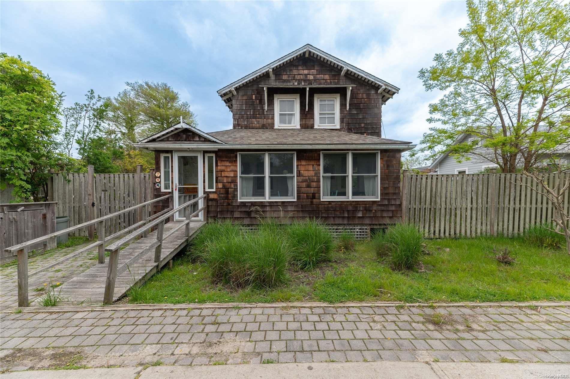 744 Ocean Breeze Walk Property Photo 1