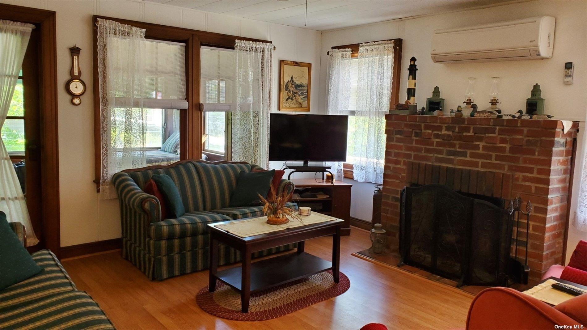 250 Cottage Walk Property Photo 2