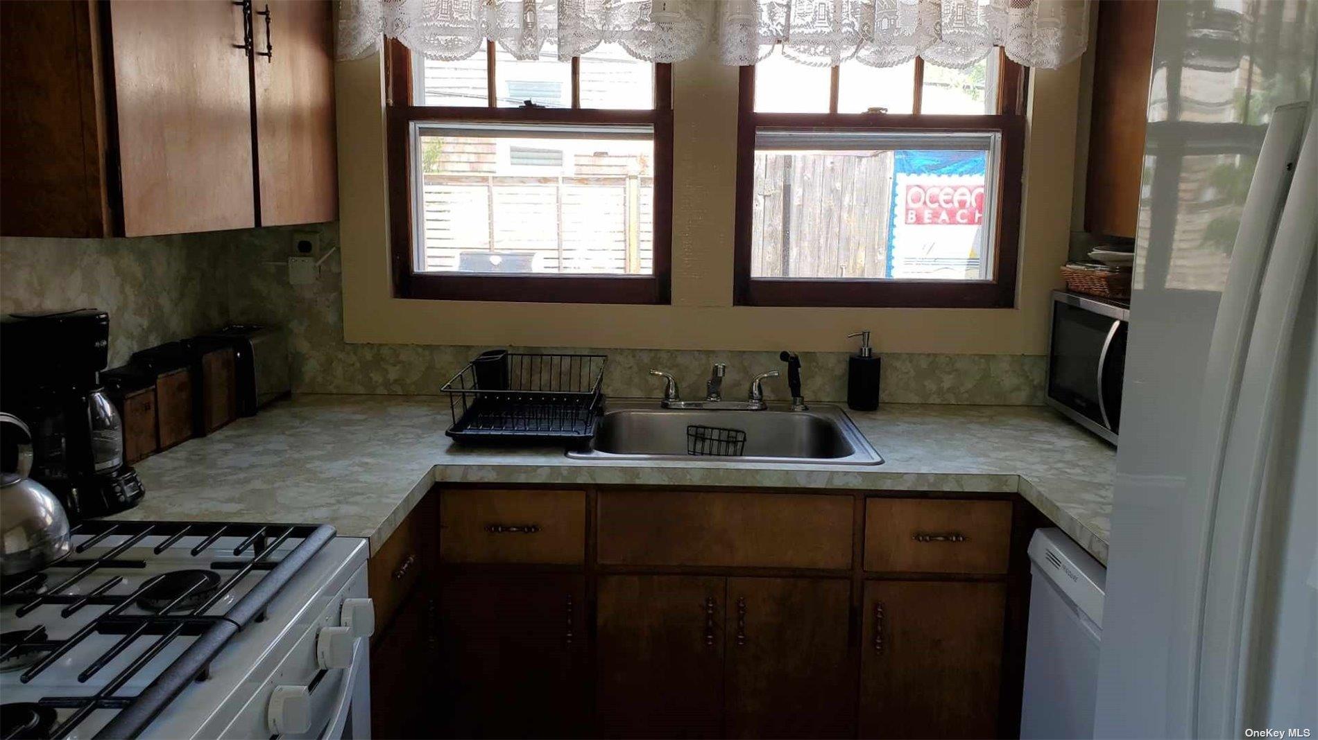 250 Cottage Walk Property Photo 3