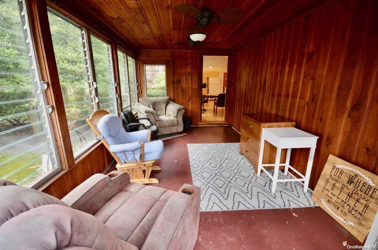 937 Walt Whitman Road Property Photo 12