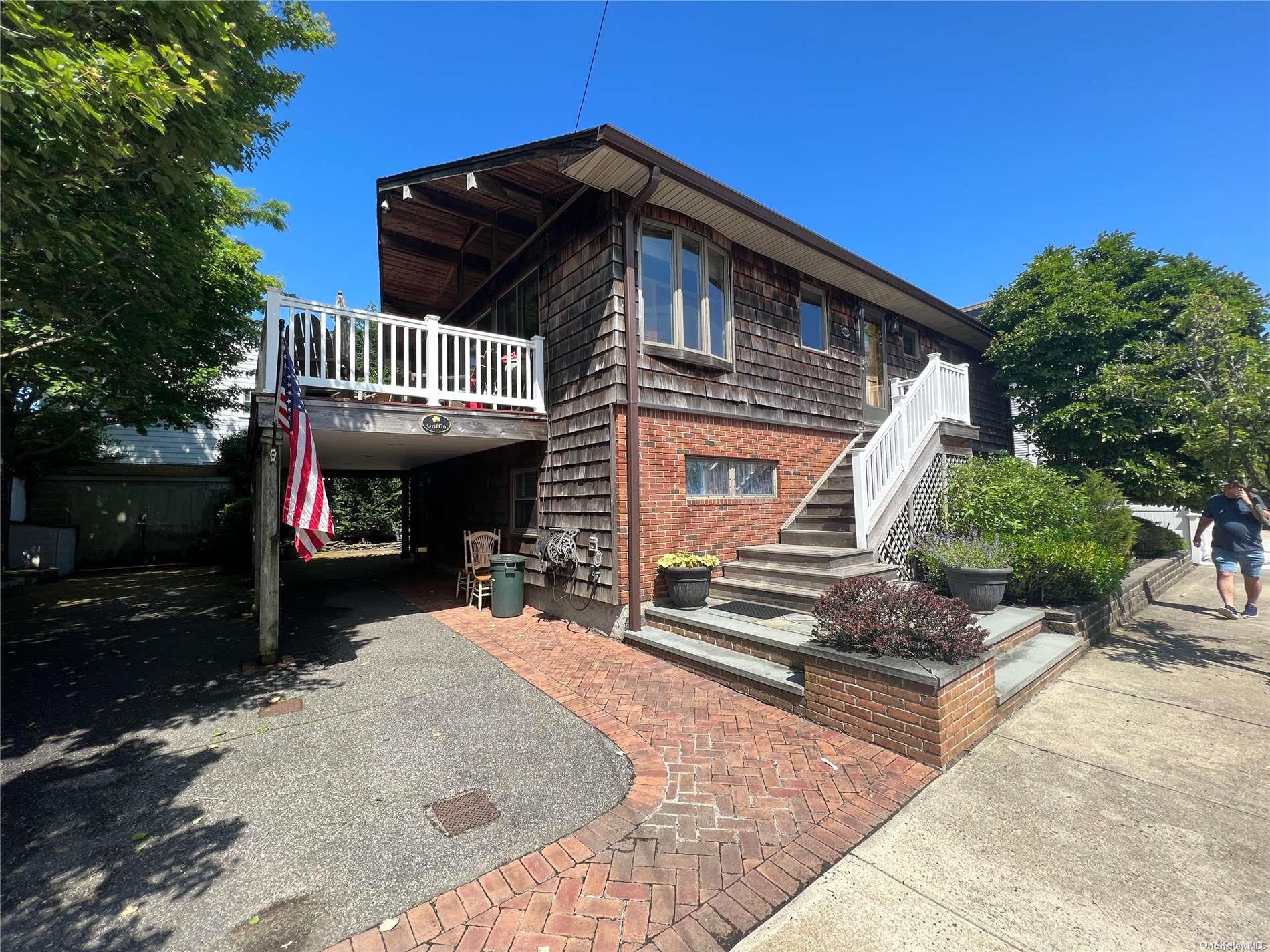 71 Garden City Avenue Property Photo