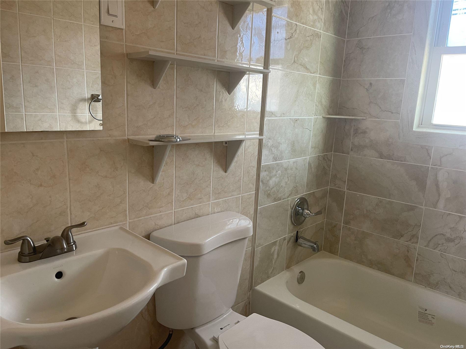 21 E Walnut Street Property Photo 5