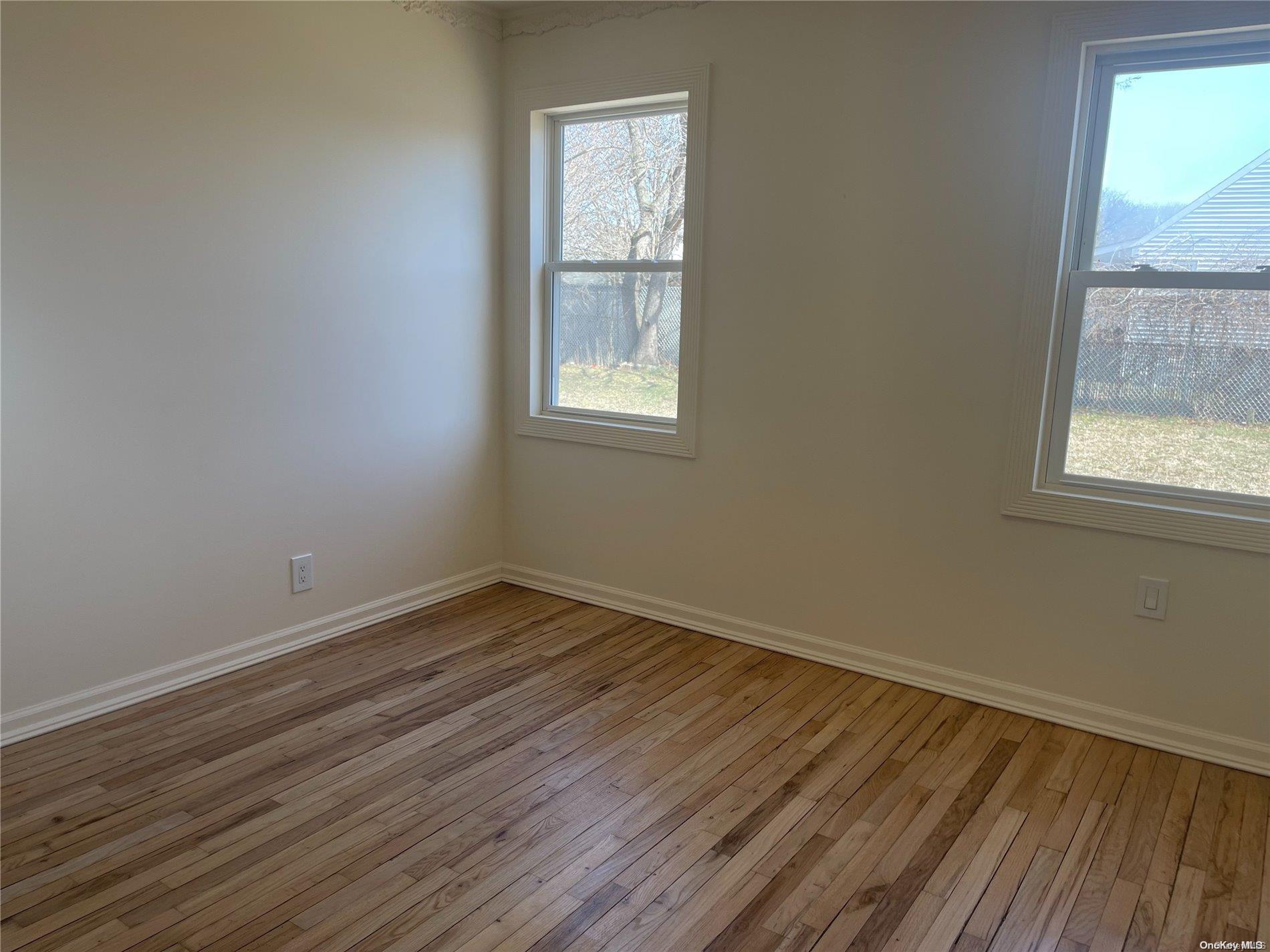 21 E Walnut Street Property Photo 9