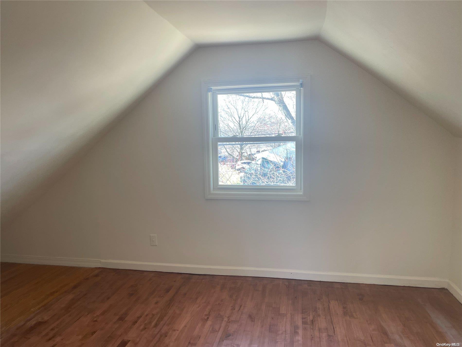 21 E Walnut Street Property Photo 11