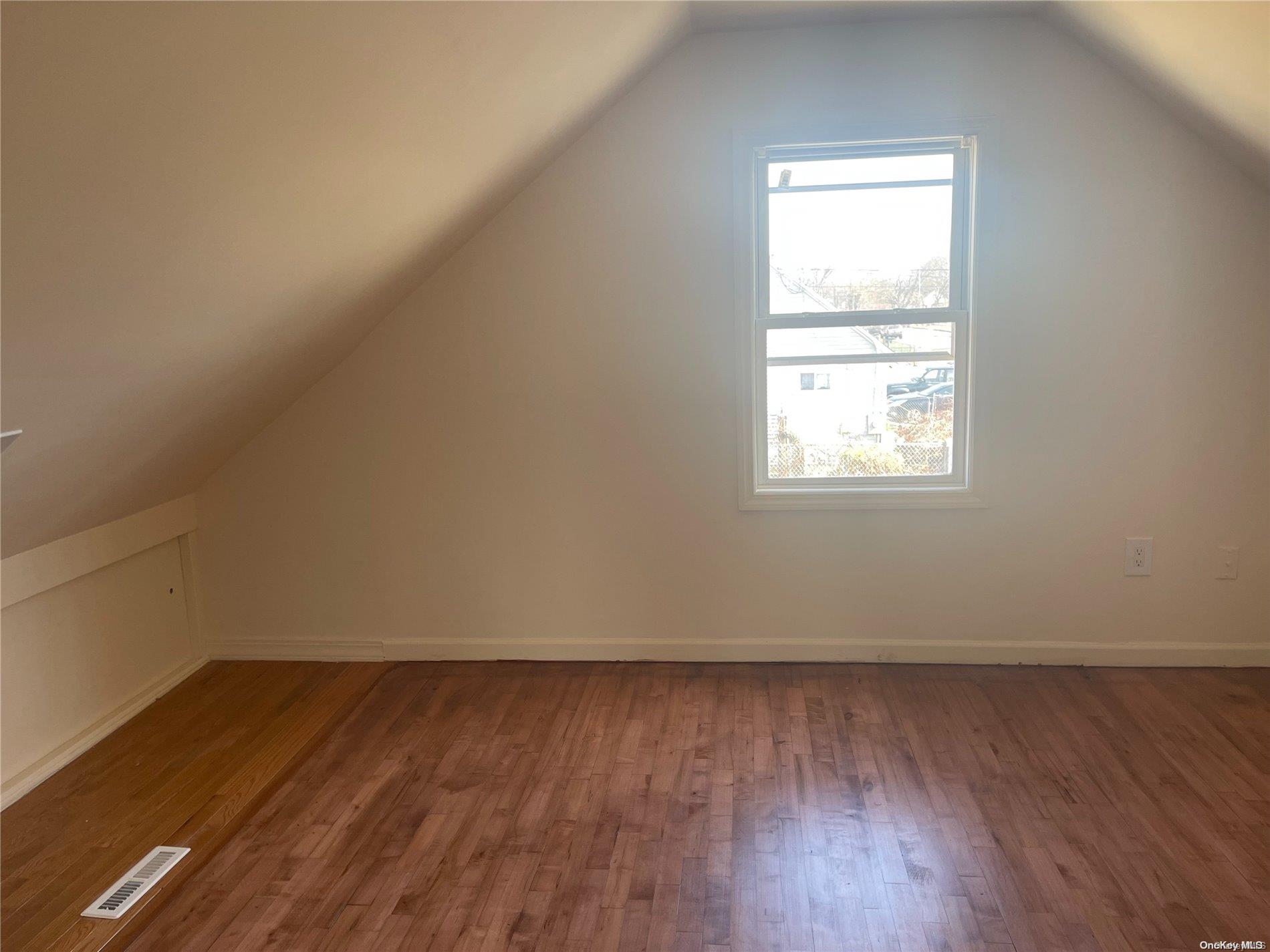 21 E Walnut Street Property Photo 12