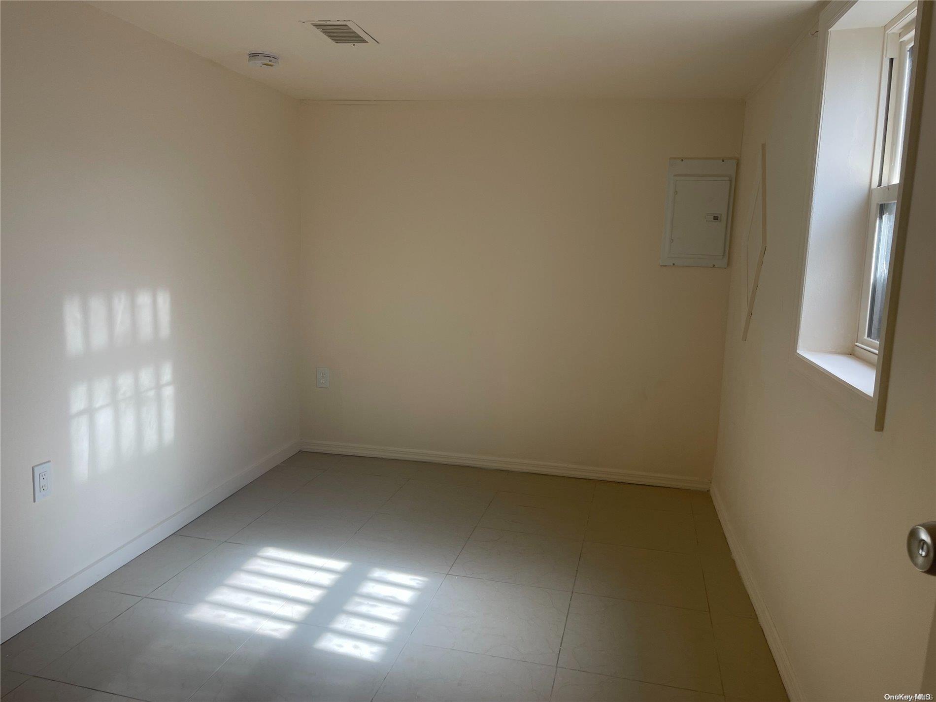 21 E Walnut Street Property Photo 13