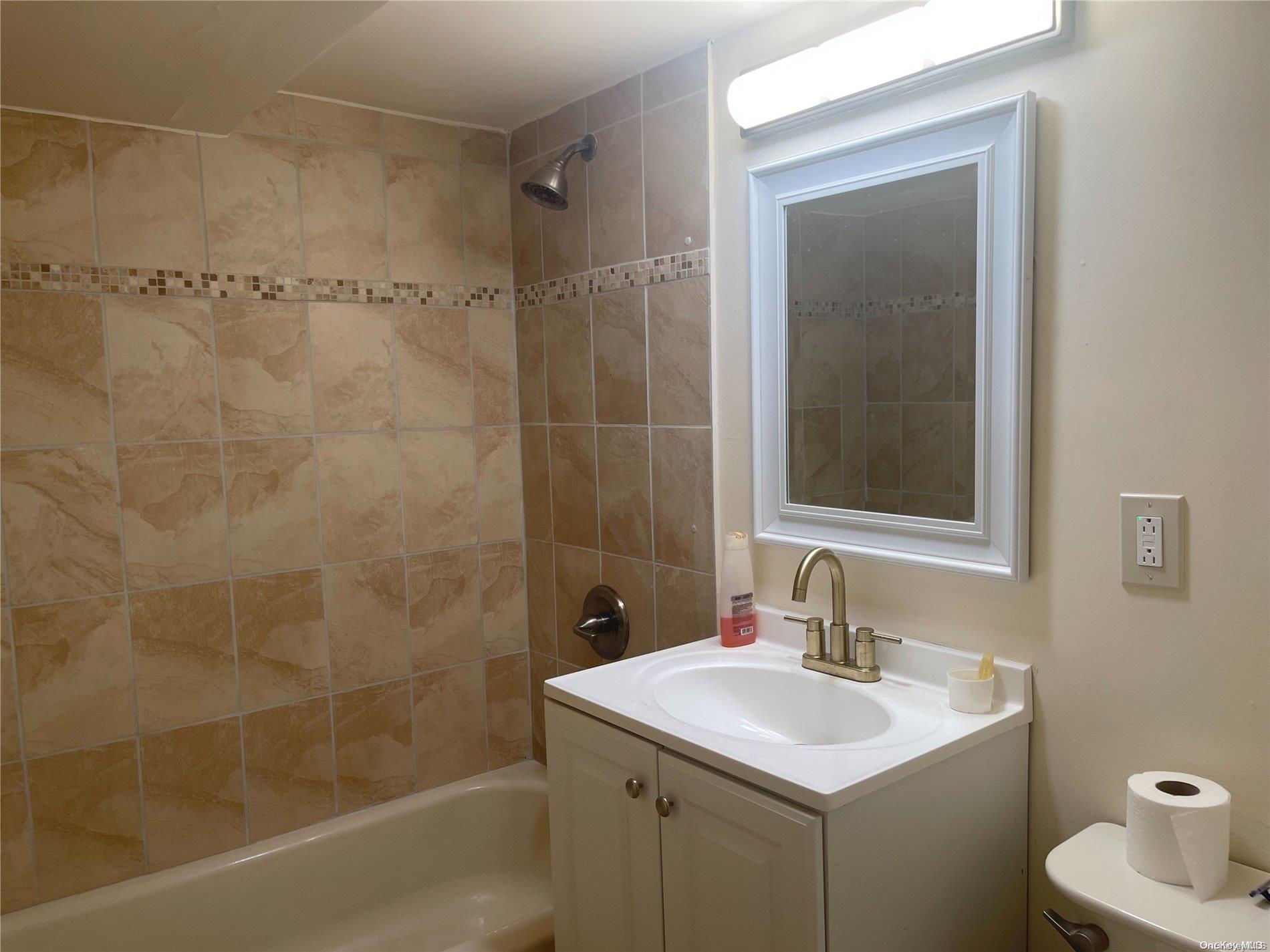 21 E Walnut Street Property Photo 16