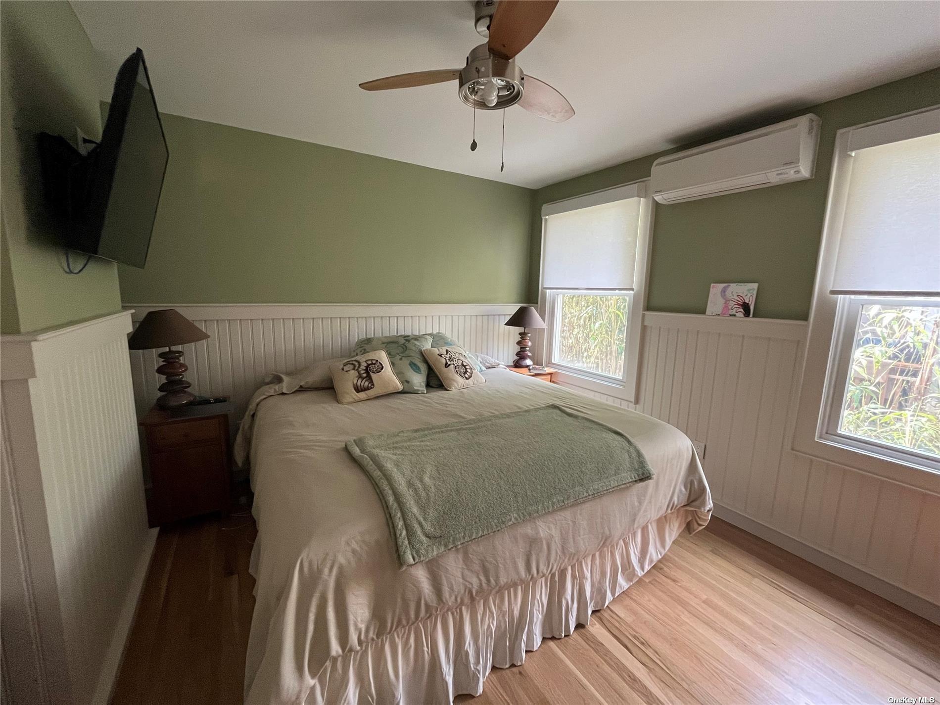 985 Surfview Walk Property Photo 6