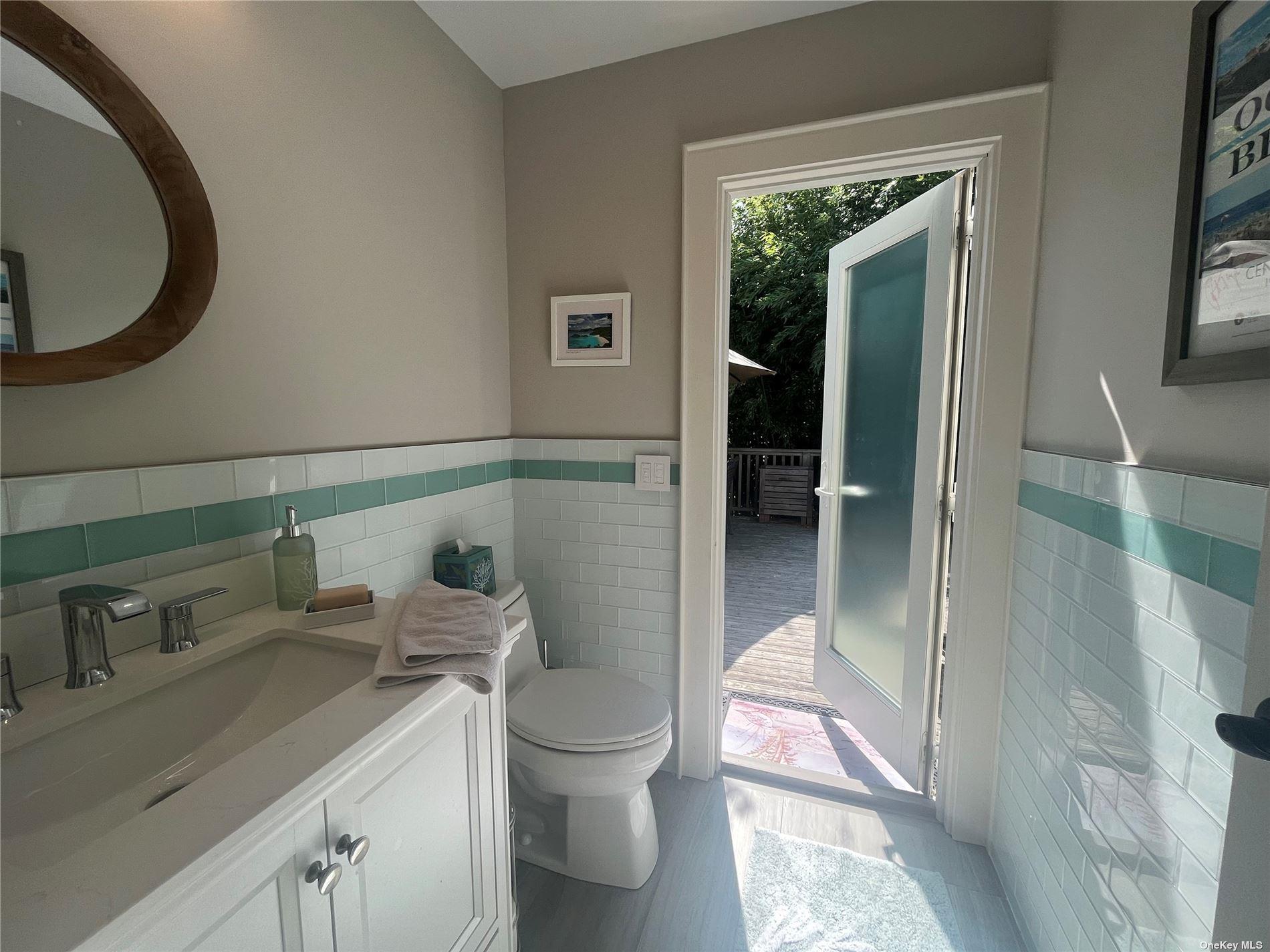 985 Surfview Walk Property Photo 8