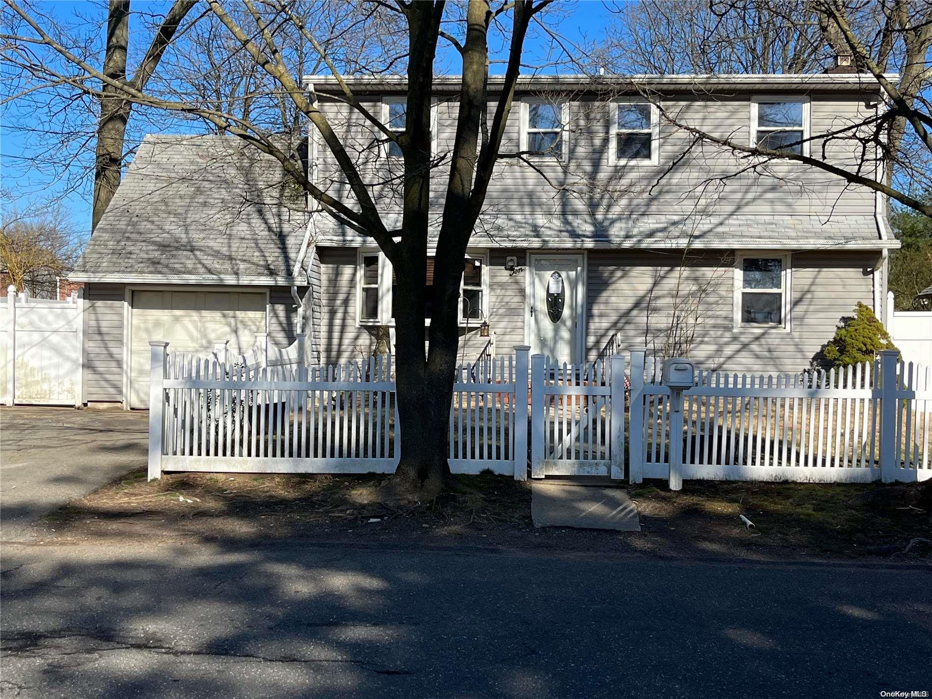 10 Field Place Property Photo 2