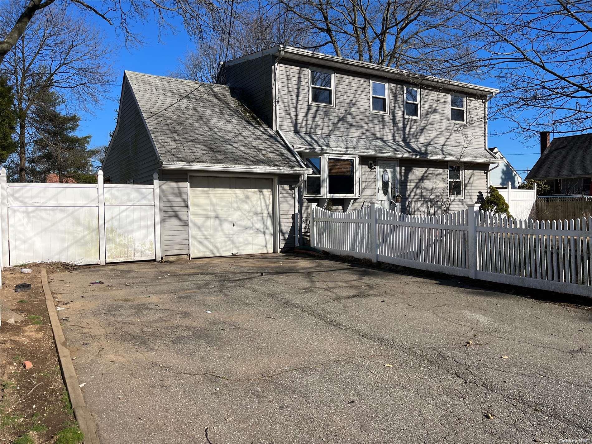 10 Field Place Property Photo 3
