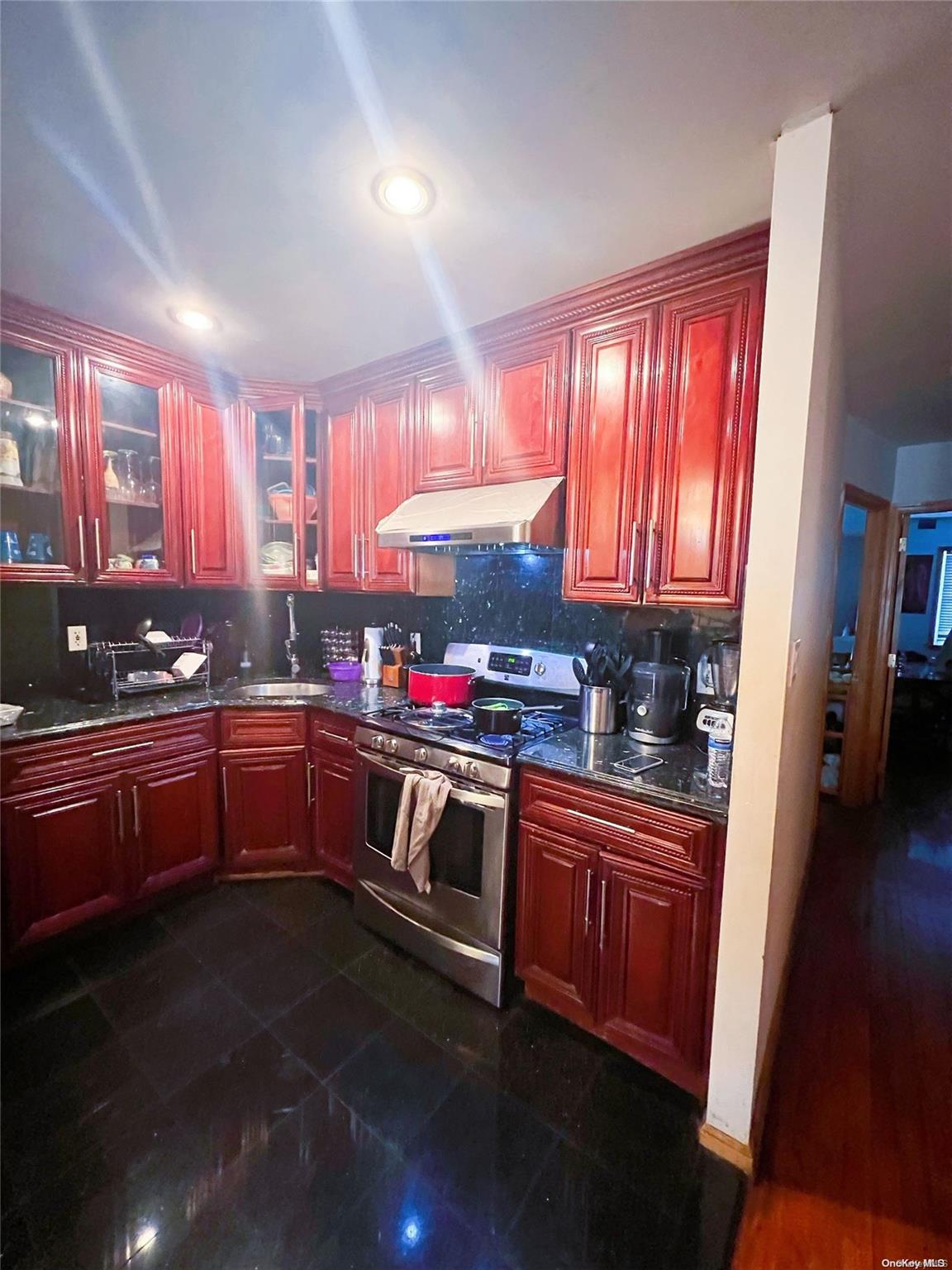 59-20 Xenia Street Property Photo 4