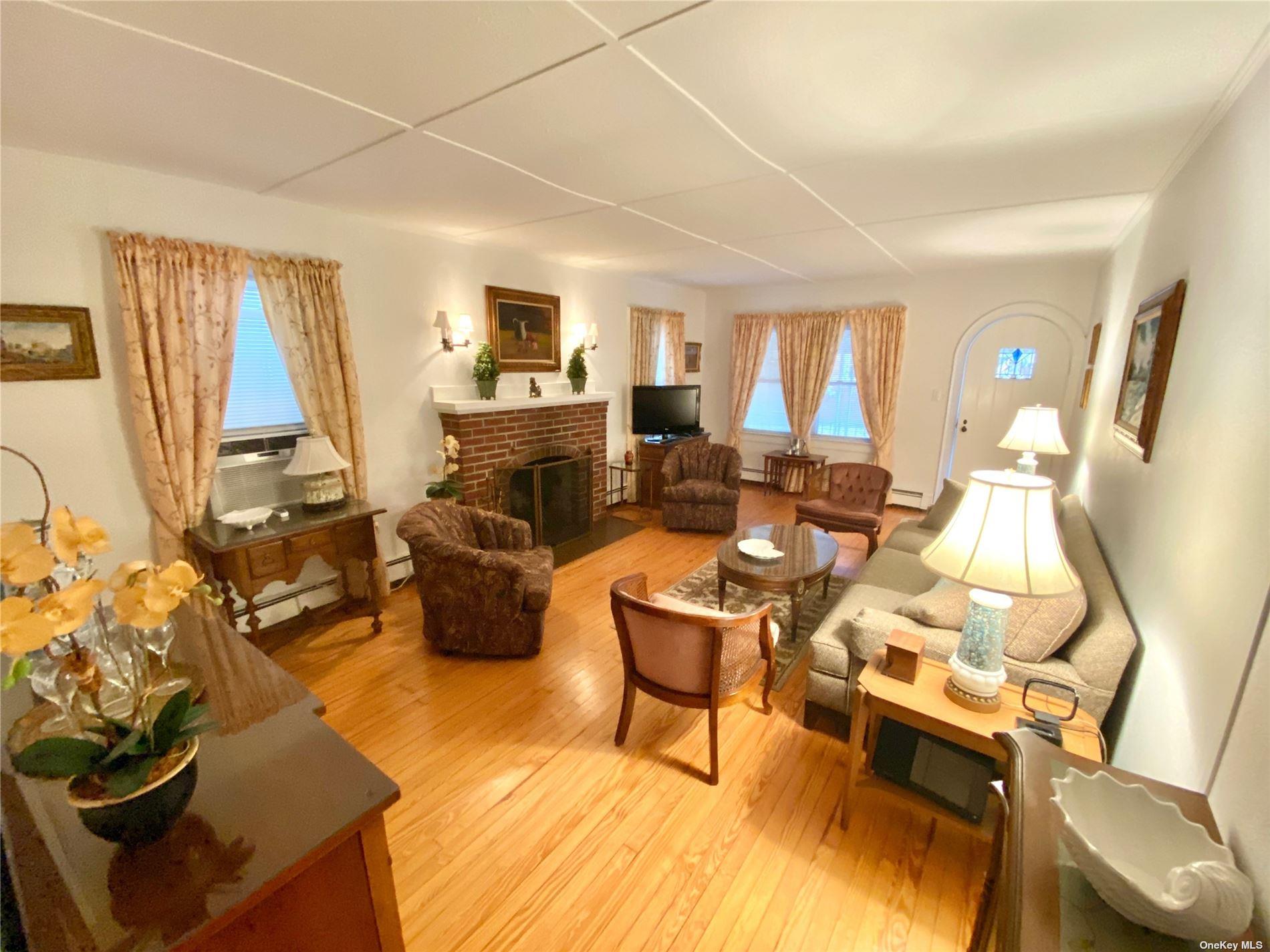 111 Inwood Property Photo 2