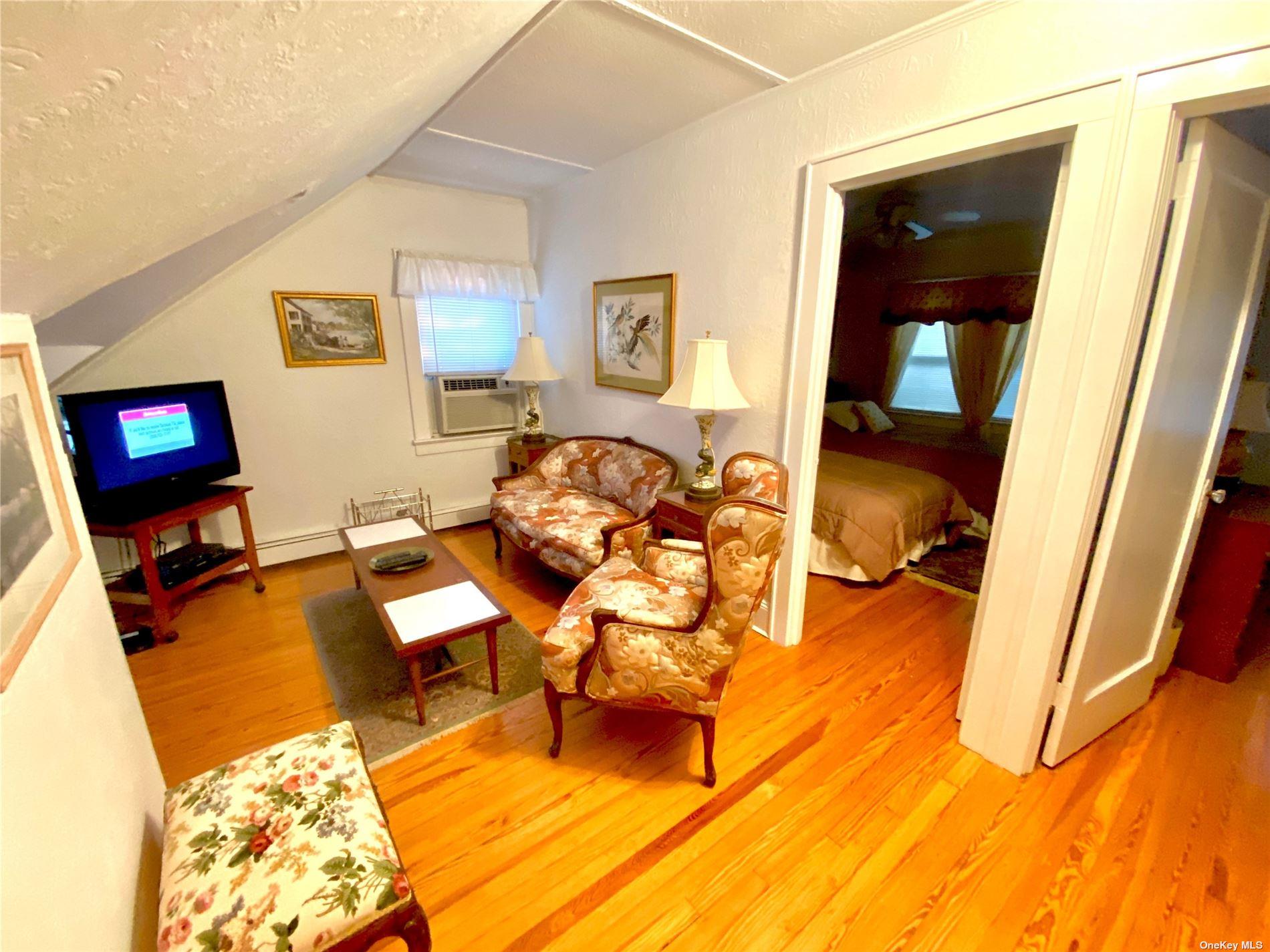 111 Inwood Property Photo 7