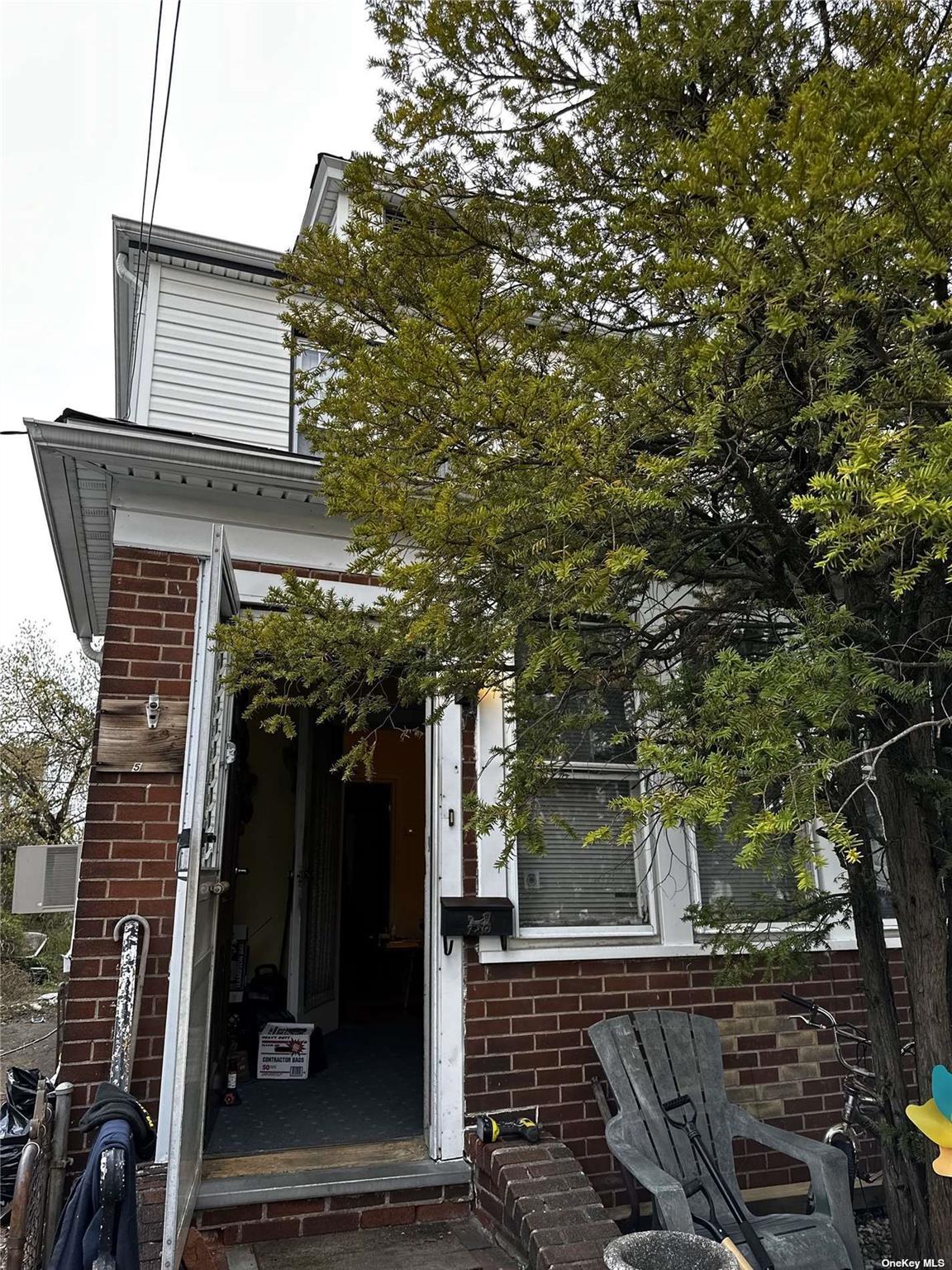 1561 E 53rd Street Property Photo 1