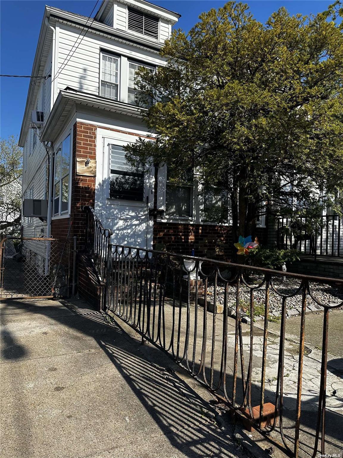 1561 E 53rd Street Property Photo 5