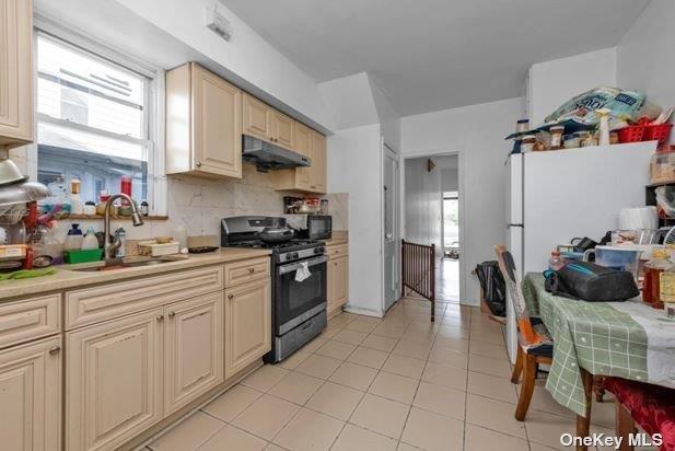 85-38 Homelawn Street Property Photo 11