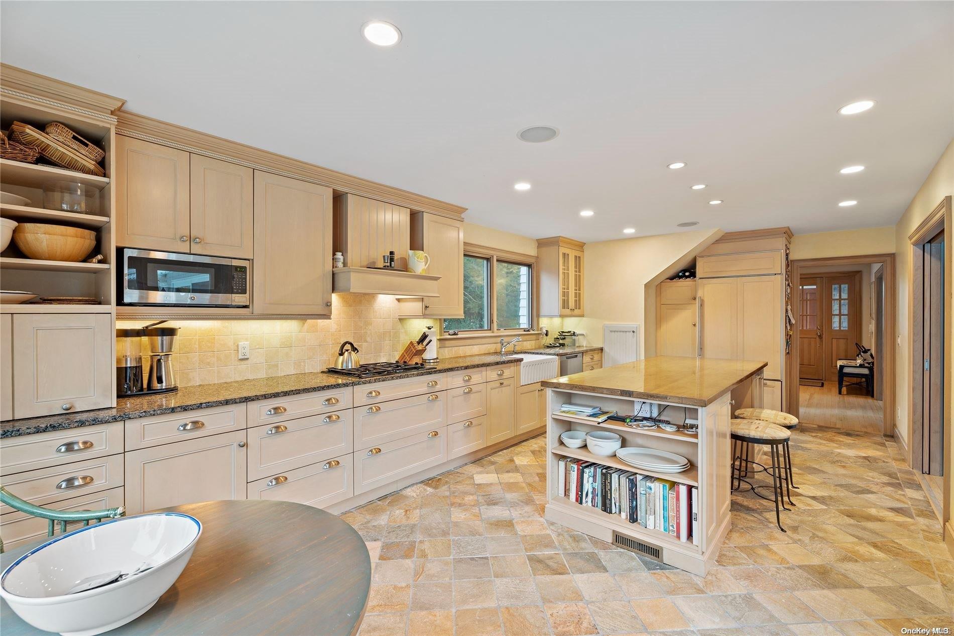 13 Quogo Neck Lane Property Photo 8