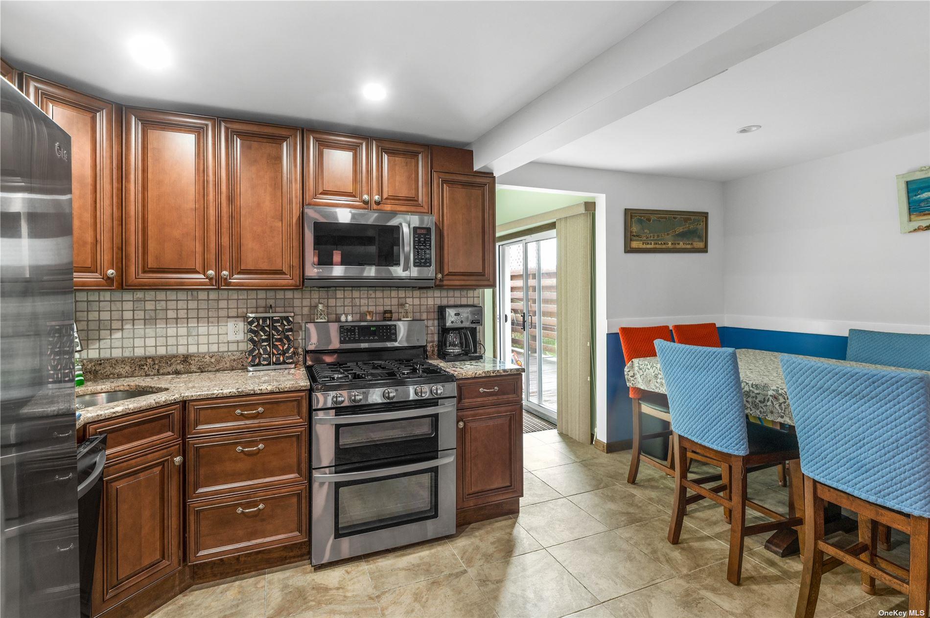 289 Cottage Walk Property Photo 4