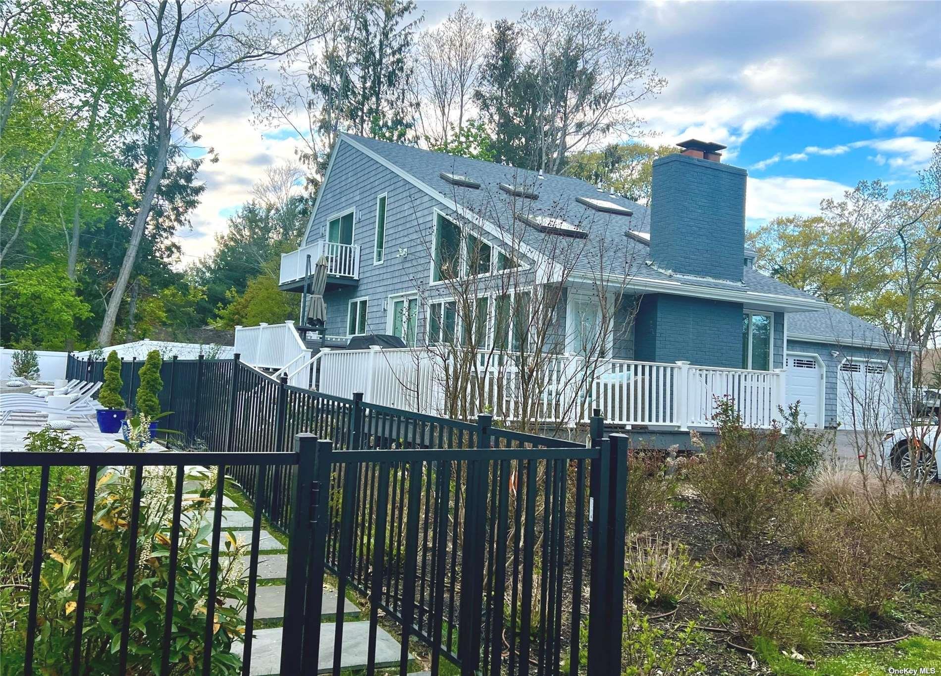 3655 Pequash Avenue Property Photo 2