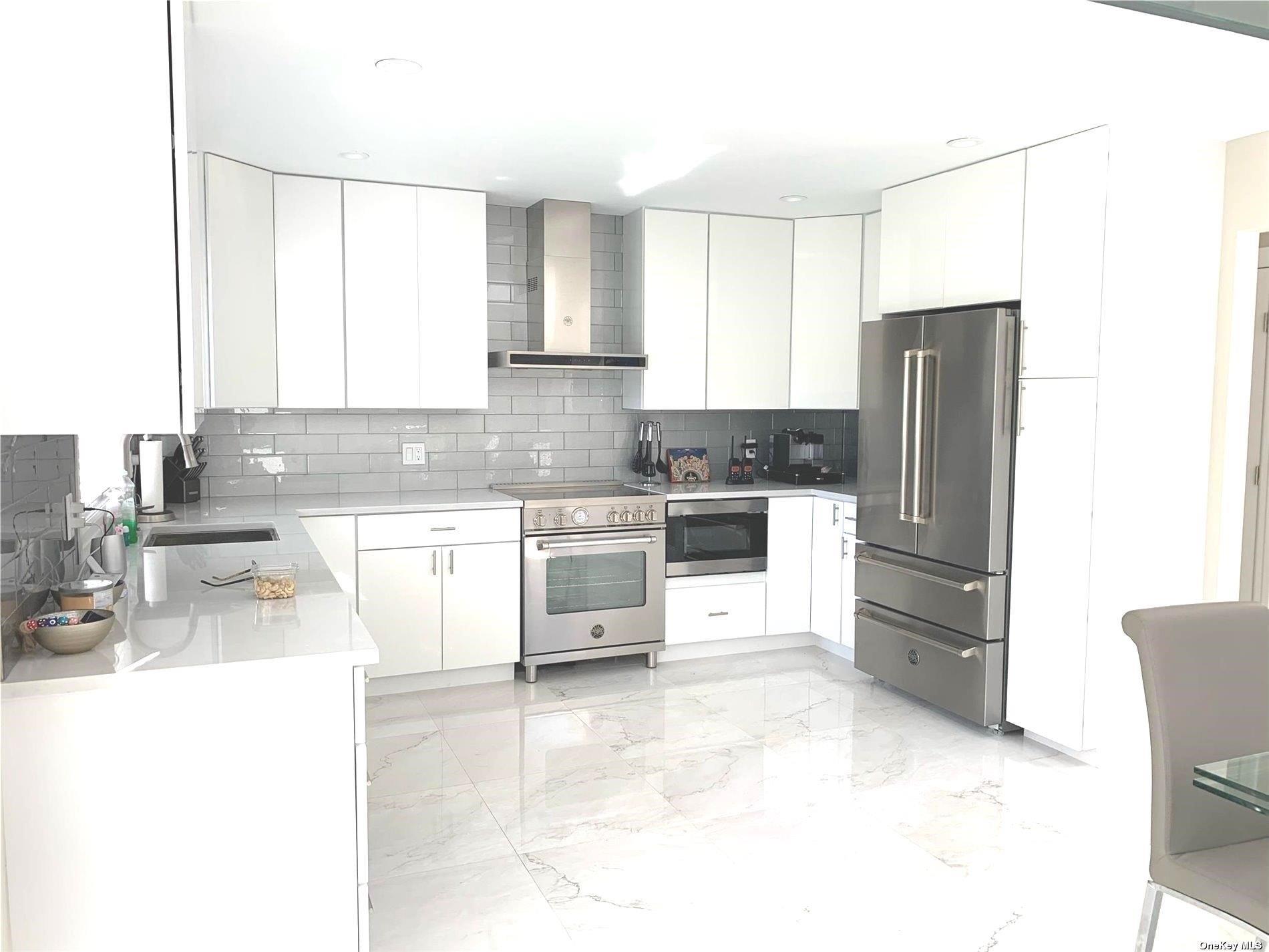 3655 Pequash Avenue Property Photo 10