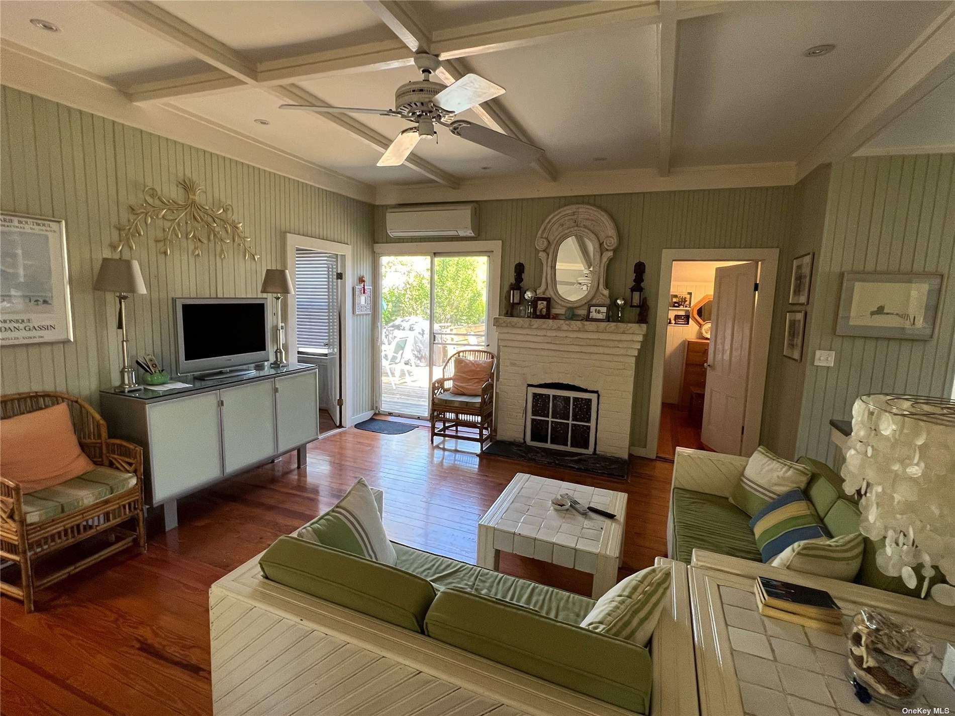 731 Ocean Breeze Walk Property Photo 3