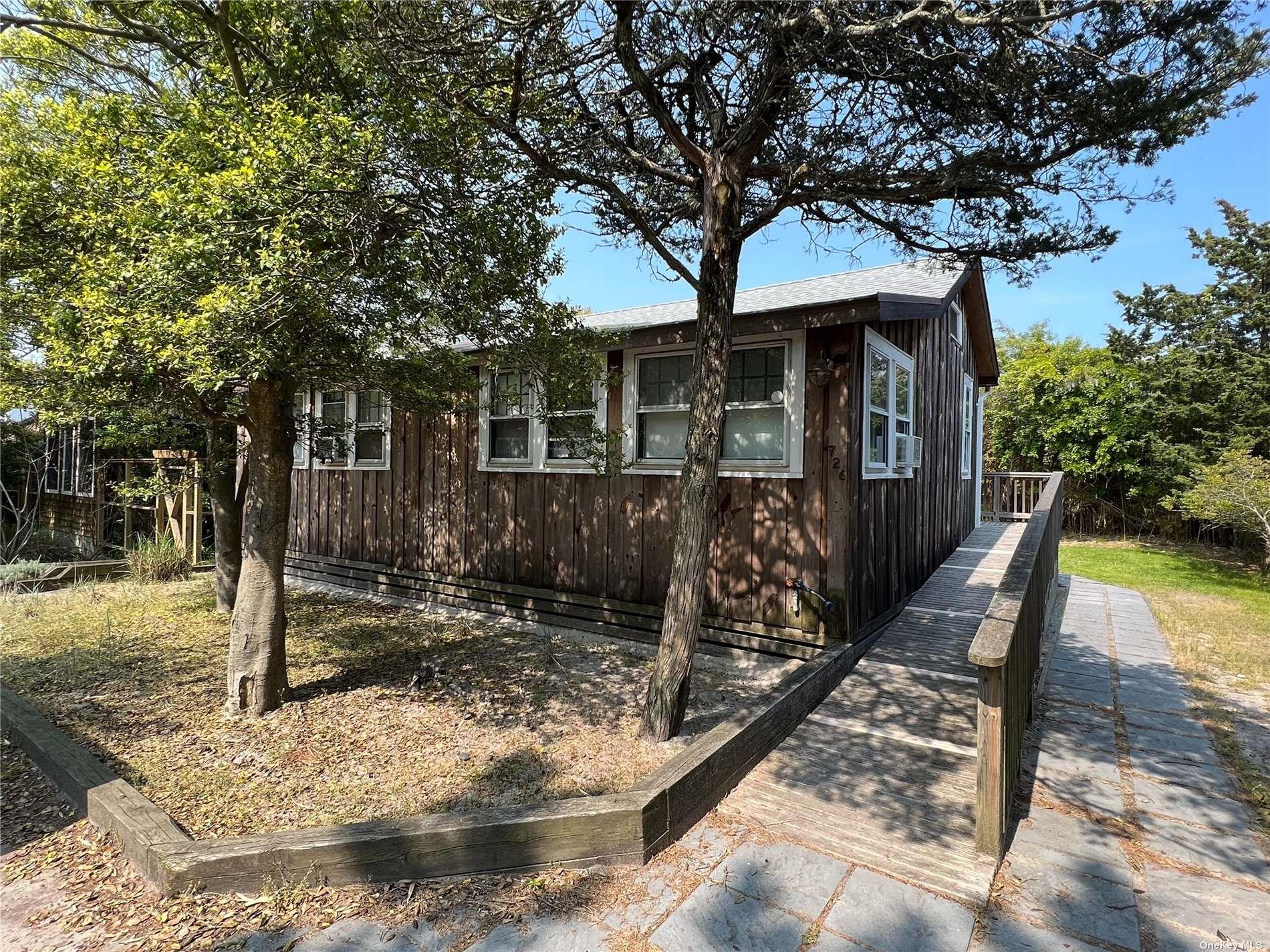 726 Ocean Breeze Walk Property Photo 1