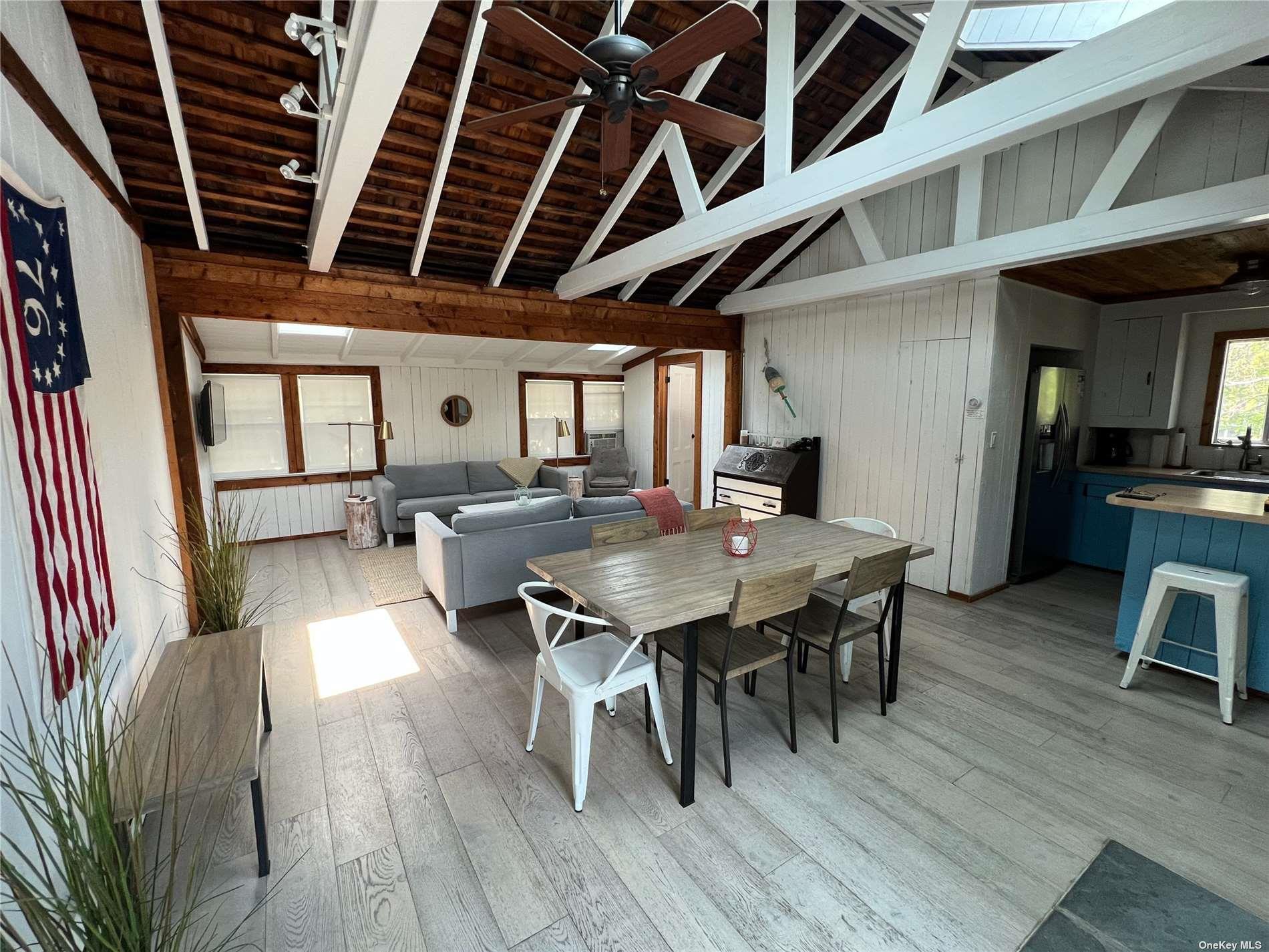 726 Ocean Breeze Walk Property Photo 3