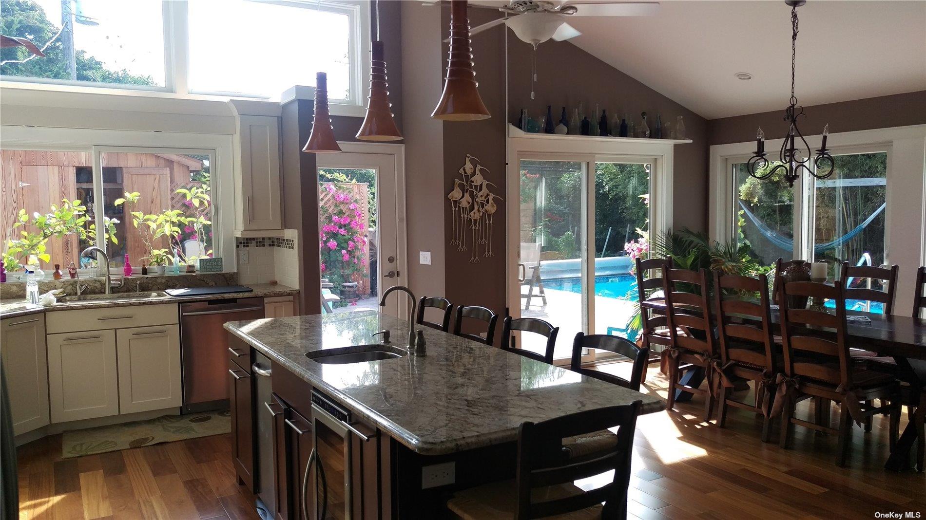 352 Surf Road Property Photo 5