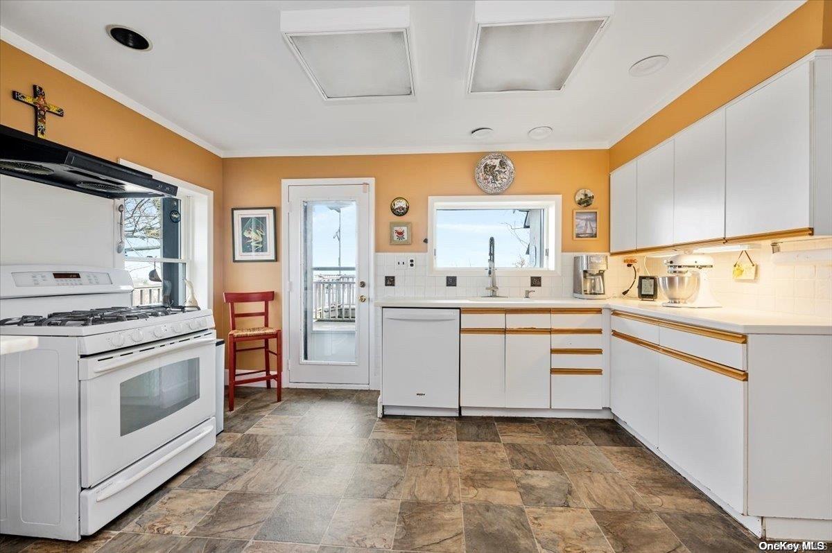 45 East Loop Road Property Photo 9