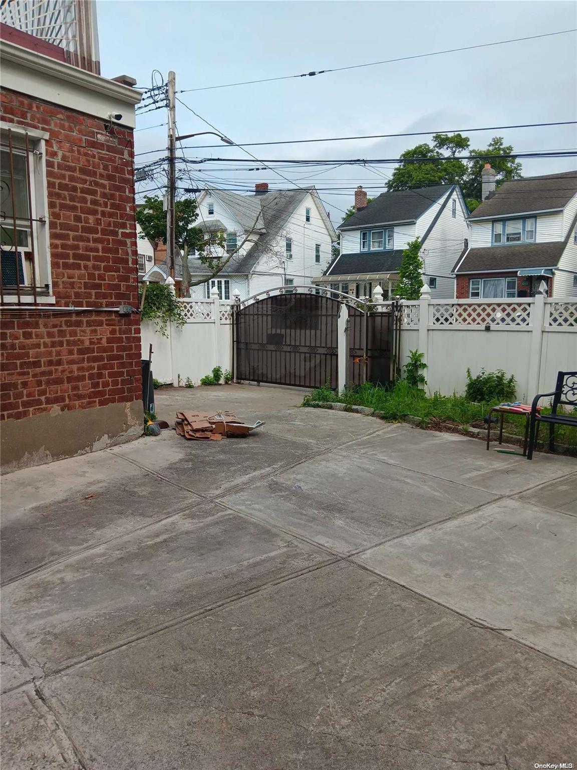 197-31 Carpenter Avenue Property Photo 2