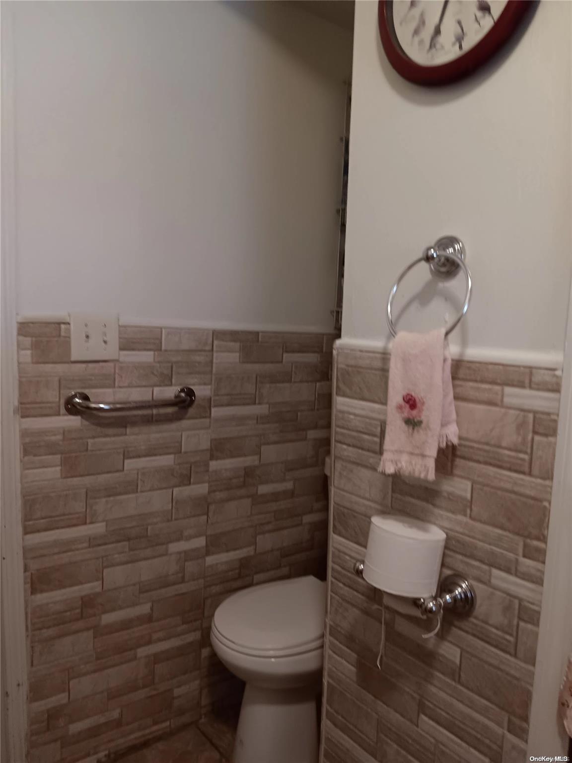 197-31 Carpenter Avenue Property Photo 11