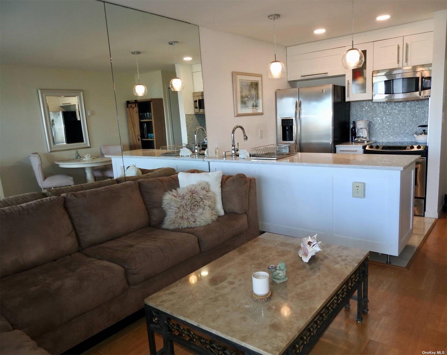 274 Dune Road 6 Property Photo 4