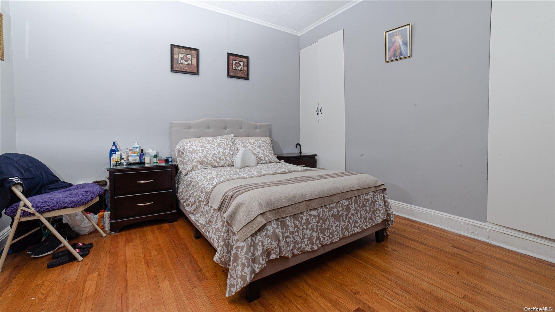 58-59 78th Avenue Property Photo 8